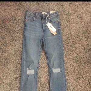 Helt nya jeans från Gina ! Hi waist denim stretch stl 36 😊 frakt 29kr 