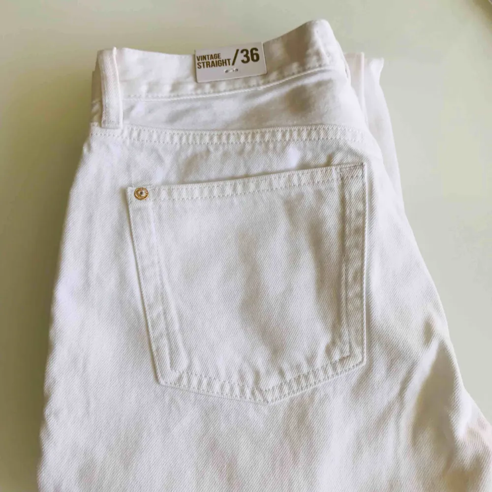 Sayana straight jeans från mango. Ny med prislappar. Köpte det 349kr och säljer för 200kr. Jeans & Byxor.