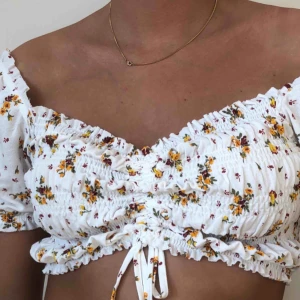  - Top från Uran Outfitters, endast använd 1 gång, säljer pga inte min stil:) Orginalpris 500kr