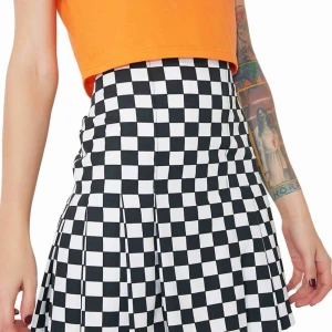  - Supercool rutig kjol från the ragged priest, använd 1 gång. På sidan finns en dragkedja. Frakten står köparen för♣️