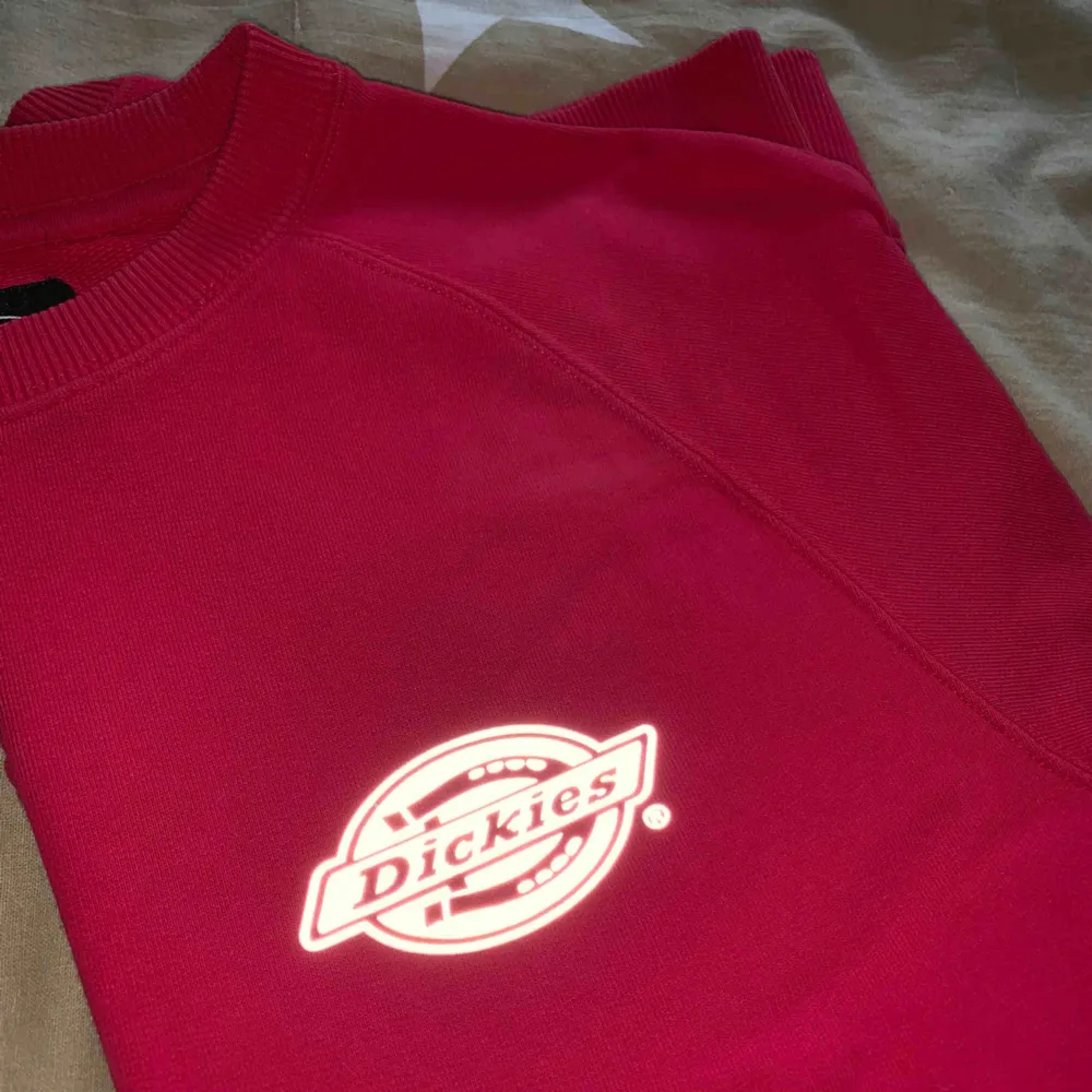 Dickies crewneck. Tröjor & Koftor.