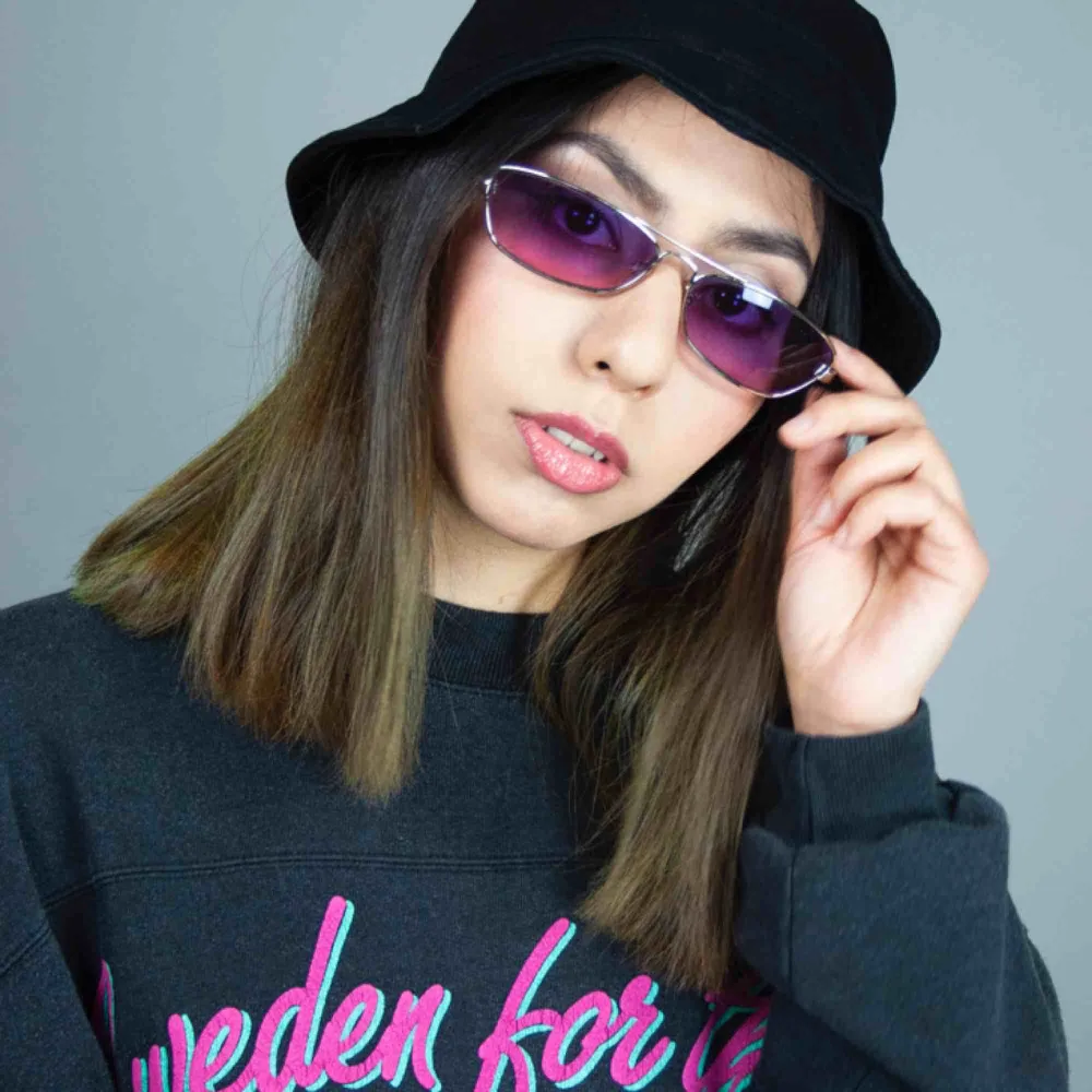 00s Y2K FUNK slim oval rectangular sunglasses shades in purple  SIZE One size Model: 165/XS Measurements: Frame: 14.5 cm/ 5.7