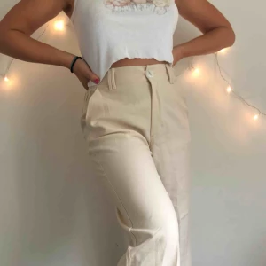  - Oanvända kostymbyxor från bershka. Helt oanvända. Superskönt material. Köparen står för frakt🍒💘