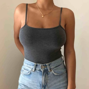  - linne body. FRAKT INGÅR! aldrig använd