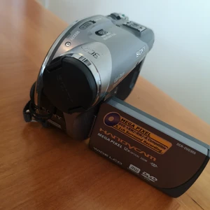  - Sony video kamera, nästan oanvänt. Laddare och väska följer med. 