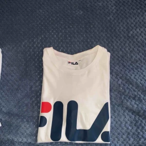  - Fila tshirt bra skick 