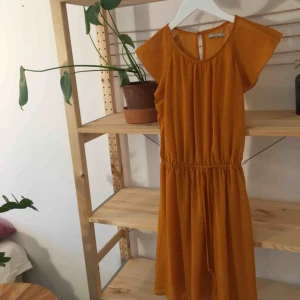  - Använd 3 gånger, resår i midjan så passar nog även large. 