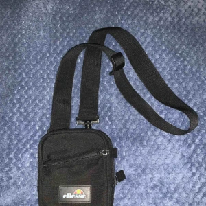  - Axelväska från ellesse mycket bra skick! 🌸