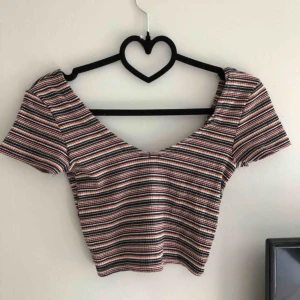  - Jättesöt t-shirt från pull&bear. Säljer då den aldrig användes. Köparen står för frakten:)