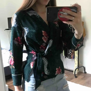  - Superfin omlottblus från Zara Kika gärna in på min profil, har massvis med annonser ute!