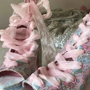  - Säljer dessa killer shoes från DollsKill. Köpta för typ två år sen för över 1000kr men har haft de på mig bara en gång. 