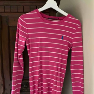  - Snygg äkta Ralph Lauren tröja. Inte mycket använda. Köparen står för frakten 😁