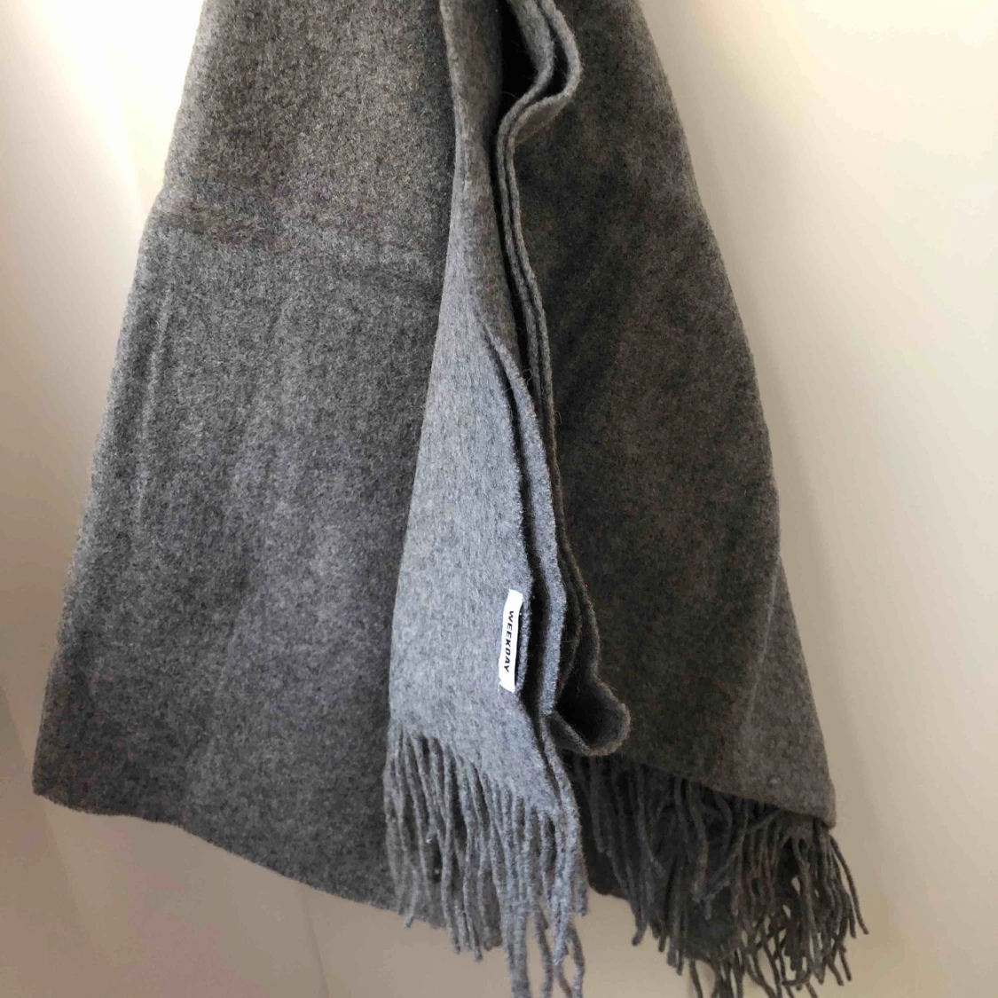 Halsduk i ull från Weekday! - 90