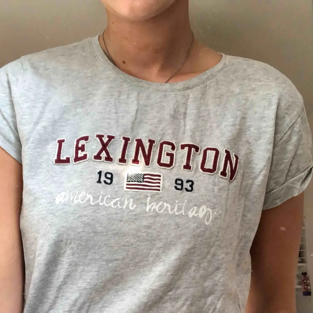 Säljer denna Lexington t-shirt, knappt använd💞. T-shirts.