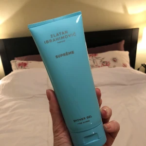  - Oöppnad Shower Gel från Zlatan, nypris 164kr. Var tänkt som julklapp men blev aldrig så.