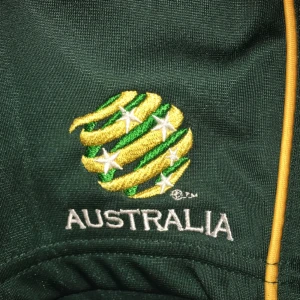  - Underbara trackpants, gult streck på sidan 💫 köpta här på Plick men passar mig tyvärr inte i midjan längre. Size 14, enligt australienska mått I guess. Frakt inkluderat!