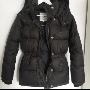  - Mörkbrun jacka, stolek xxxs passar xs & liten s. Finns i Malmö, pris går & diskutera 