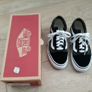  - nya Vans! Endast använda 1 gång pga fel storlek. Möjlighet finns att hämta skorna i Göteborg 