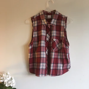  - Jättefint skjortlinne!! Inga skavanker. Frakt inkluderad! 📍