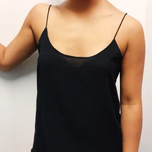  - Linne från Bikbok i storlek S säljes för 30kr, frakt tillkommer. (Kan även mötas upp i Malmö) Betalning sker via swish.