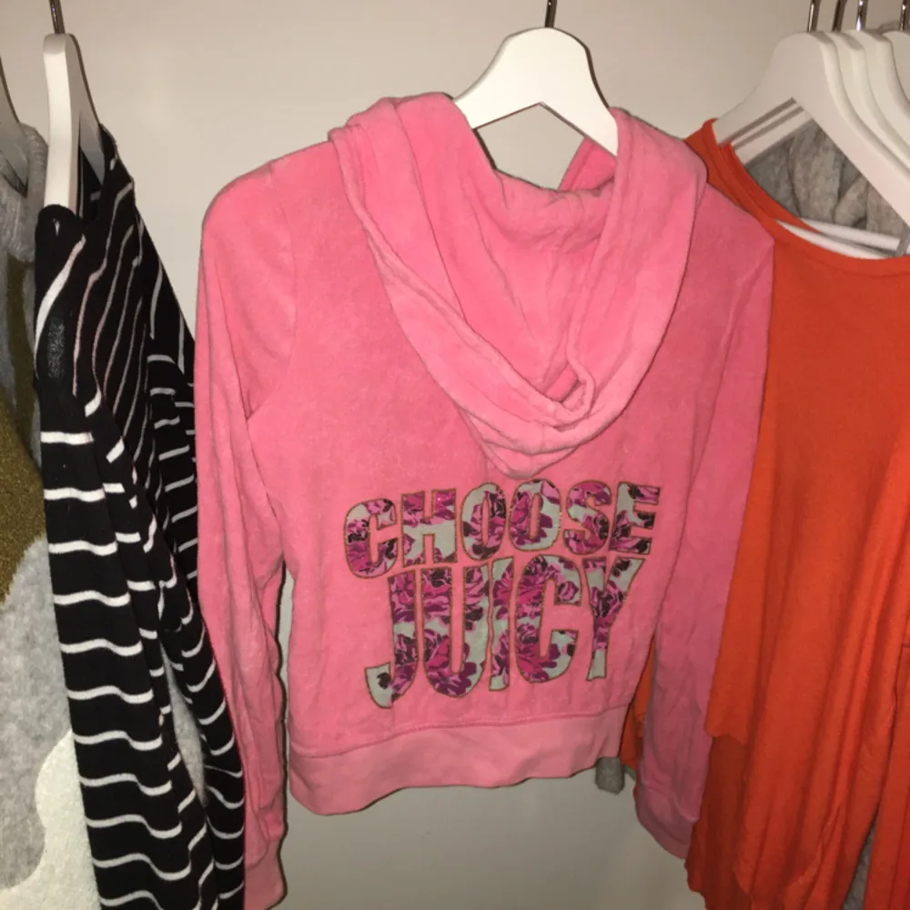 Juicy Couture hoodie köpt i London 😊. Hoodies.