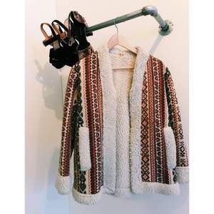 Vintage jacka från Berkley, Kalifornien. Passar alla storlekar upp till 42/44. 🔥✨