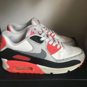 - Äkta Air max Nike skor  storlek 36 