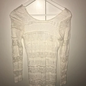  - Vit spetsklänning