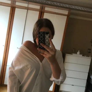  - Vit skjorta från IMVEE. Nypris ca 500kr & använd 1 gång 🌼