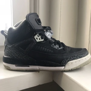  - Snygga limited edition från jordan "spizike" väl använda men fortfarande i gott skick.