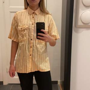 Vintageskjorta med ränder och en krage☺️☺️