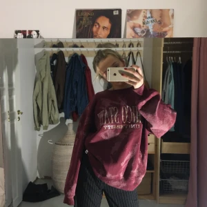 Collegetröja - Säljer denna coola collegetröja, köpt på byond retro. Passar många storlekar beroende på hur man vill att den sitter. (Jag har vanligtvis S)