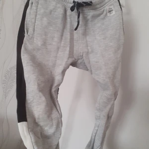 Mjukisbyxor barn - Bra skick,  strl 110