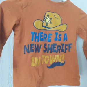 Långärmad tröja barn - Bra skick, strl 110