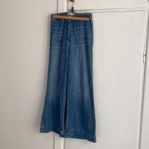 Jeans från Zara i culotte-modell. Bra skick, storlek 34