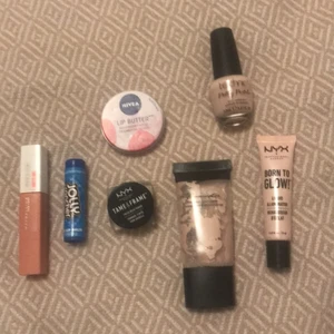 Smink - Alla produkter är använda fåtal gånger! Säljer allt för 69 kr med gratis frakt! Om du vill köpa enstaka saker kommer vi överens om ett pris ❤️