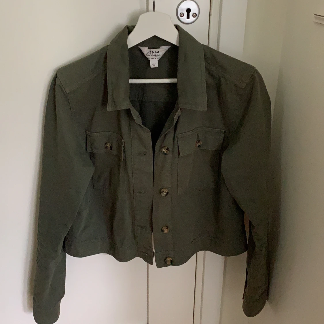 Militärgrön jacka