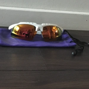 Nikebrillor - Brillor👓 från Nike. Aldrig använda då dom bara legat i en låda.