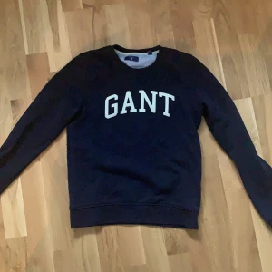 GANT TRÖJA - Äkta GANT tröja, använd endast 2 ggr som ny. Ordinarie pris 1000 jag säger för 500 men pris kan diskuteras! 
