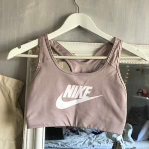 Fin rosa sport bh från nike! Frakt kostar 42 kr