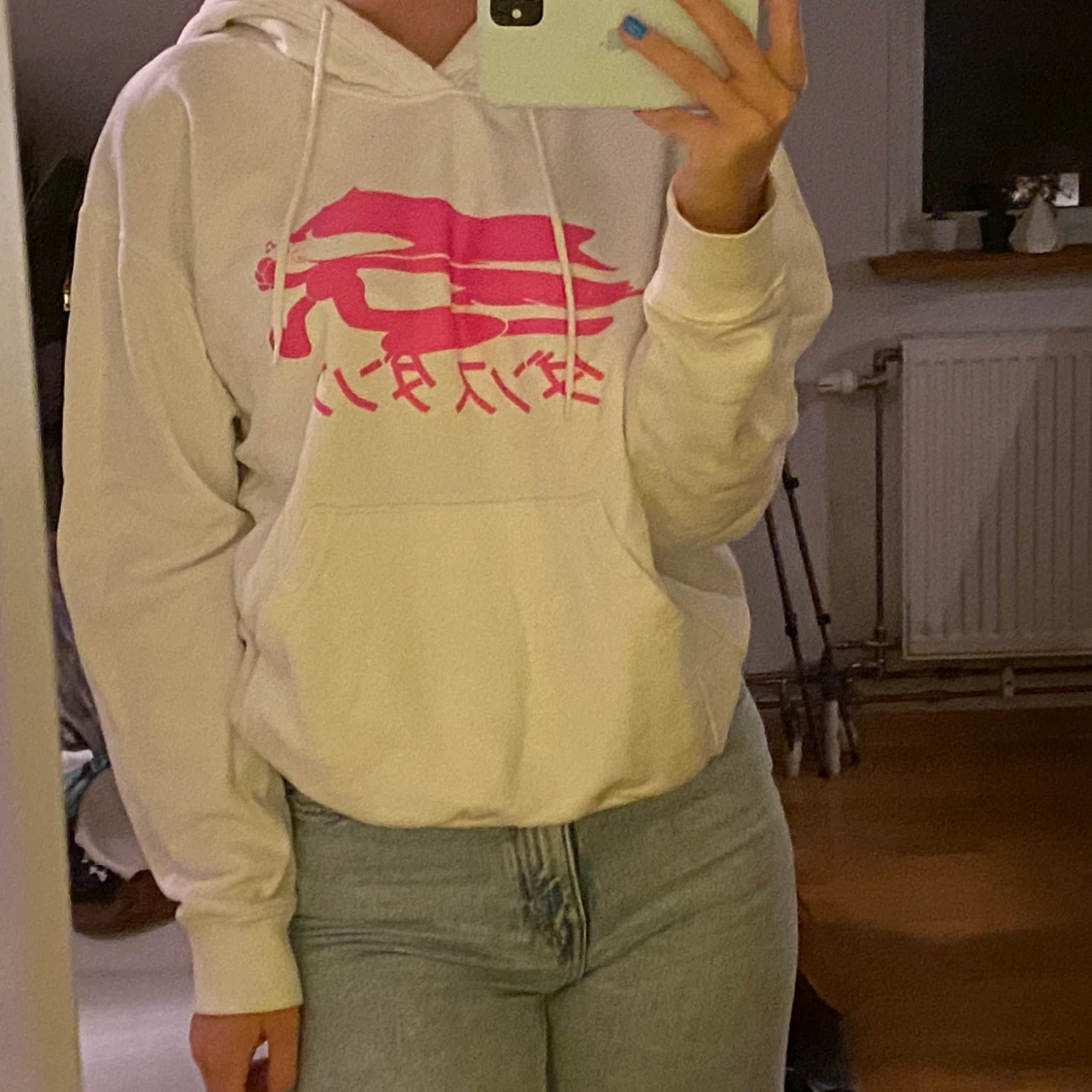 Vit hoodie med rosa tryck - 90
