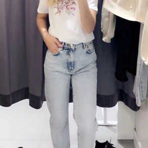 Byxor, Gina Tricot - Byxor ifrån Gina Tricot, använda fåtal gånger i stlk 36. Köpta för 600 kr. As bekväma men säljer pga att jag behöver pengar❤️