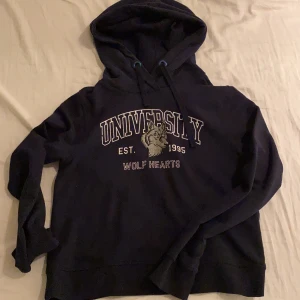 Hoddie - Mysig hoddie som jag säljer för 80kr+frakt 