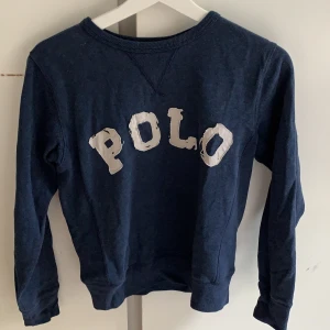 Ralph lauren POLO Tröja  - Är 160 lång & kan ha både XS & S. Inte alls använd mycket.