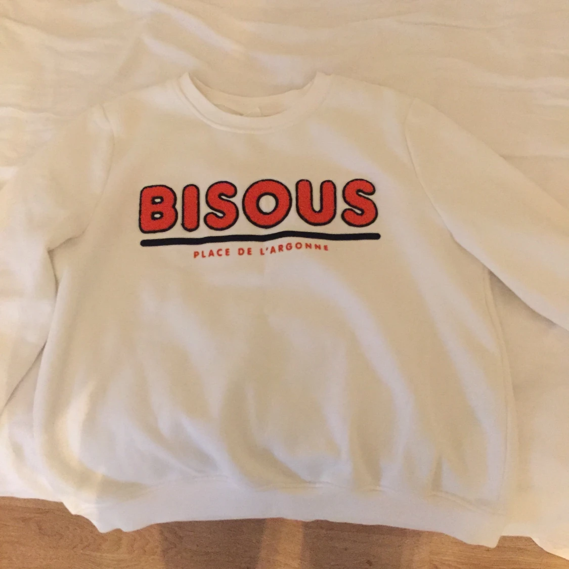 Vit tröja med tryck - 91