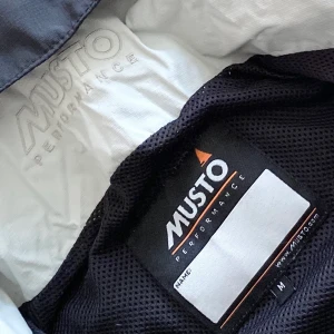 Musto regnjacka  - I fint skick. Storlek M 