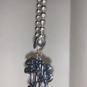 Halsband  - Snygg halsband med texten bite me på