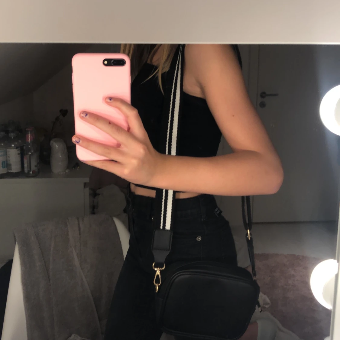 Billig fin väska. Fin till stan elr fest.