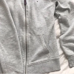 tommy hilfiger hoodie - tommy hilfiger hoodie i storlek S