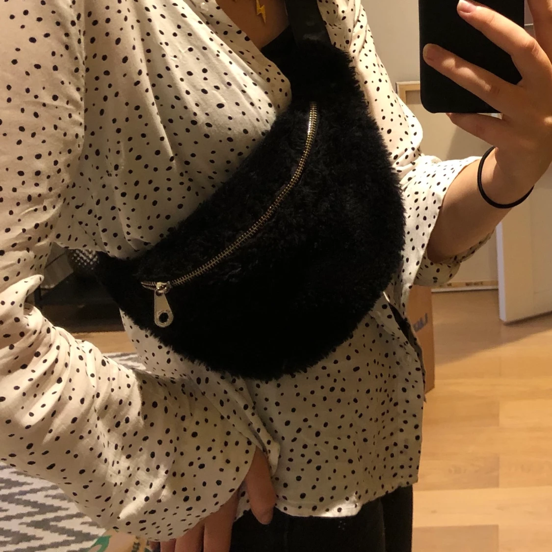 Midjeväska i fluffmaterial 